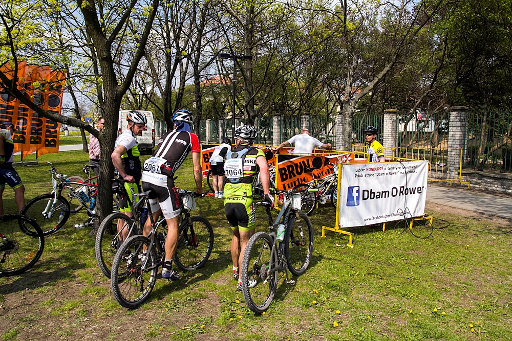 Skandia Maraton Warszawa 2015 boksy z myjkami do czyszczenia rowerów